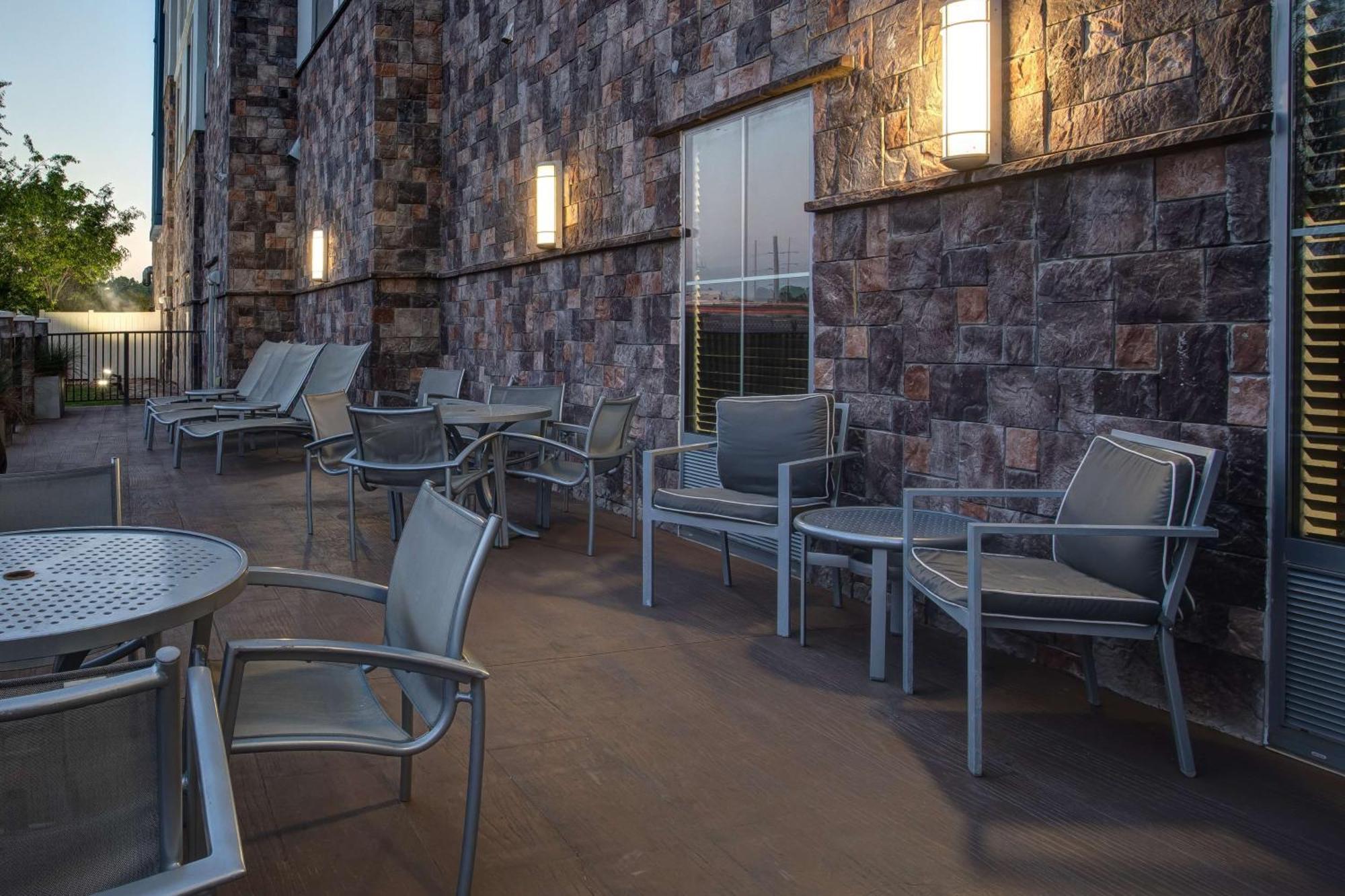 Hampton Inn & Suites Columbia/Southeast-Fort Jackson Exterior photo