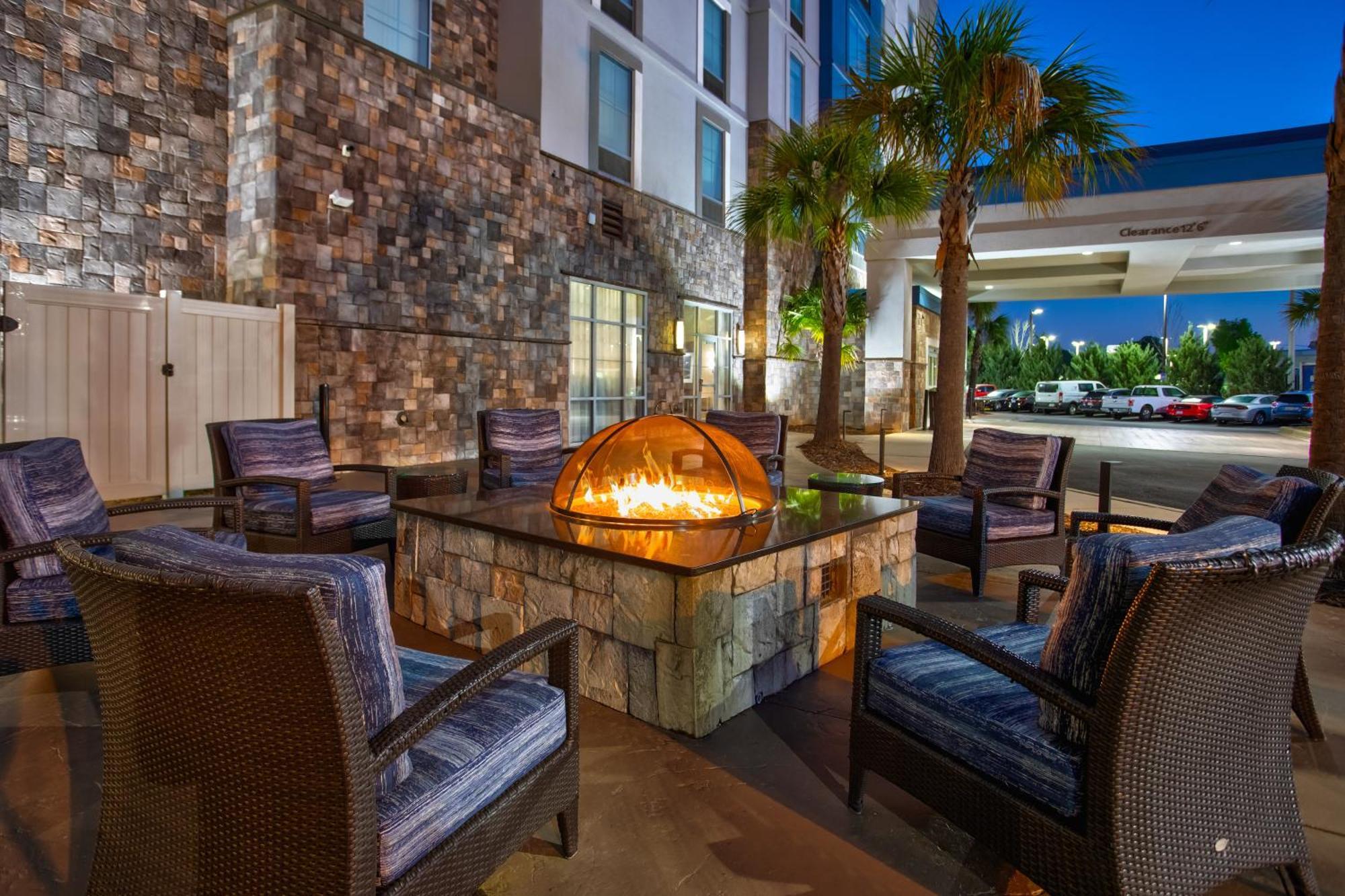 Hampton Inn & Suites Columbia/Southeast-Fort Jackson Exterior photo